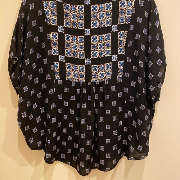 BCBG MaxAzria patterned black tunic - Picture 5 of 5